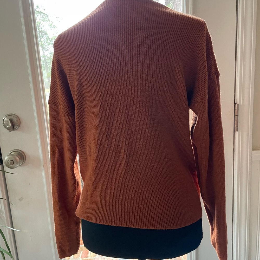 Soft Button Up Crop Cardi In Rust Color. Size M - image 2